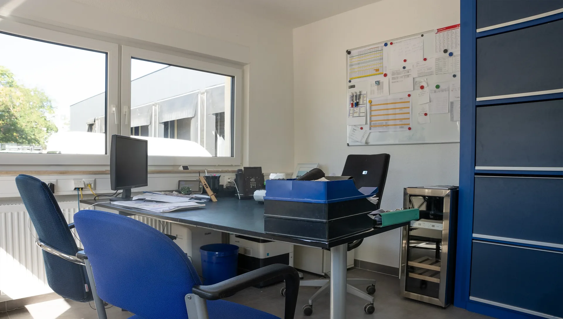 Büro im 1. Obergeschoss: Arbeitsplatz am Fenster